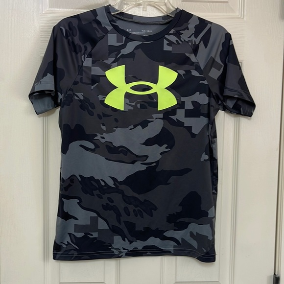 Under Armour Other - Under Armour heatgear loose top. Boys size YLG.